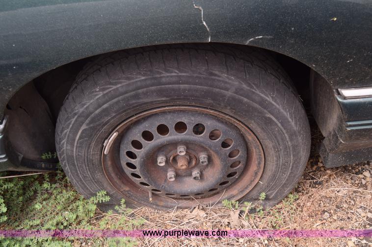 image for item J7779 1994 Pontiac Bonneville SE