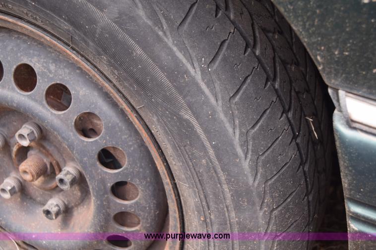 image for item J7779 1994 Pontiac Bonneville SE