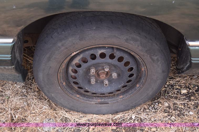 image for item J7779 1994 Pontiac Bonneville SE