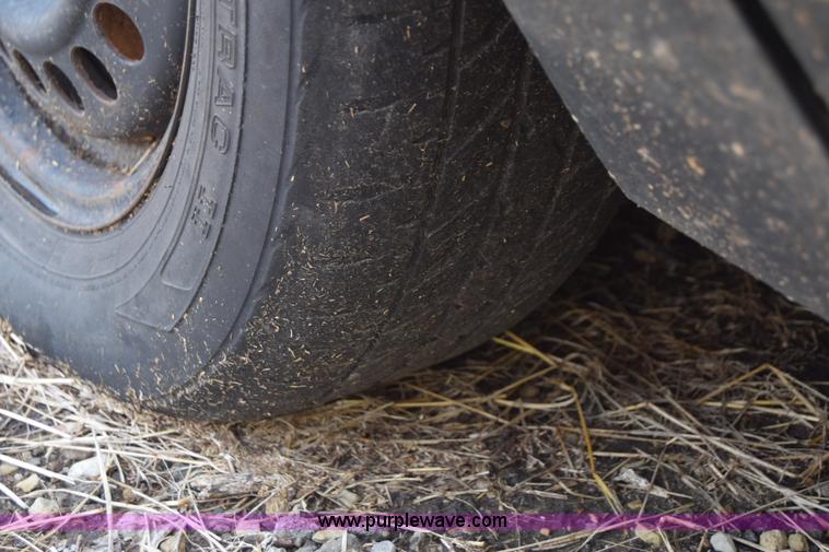 image for item J7779 1994 Pontiac Bonneville SE