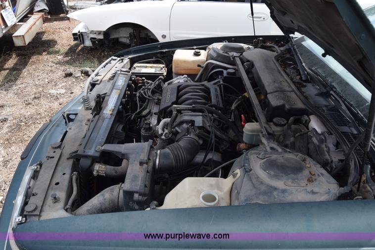 image for item J7779 1994 Pontiac Bonneville SE