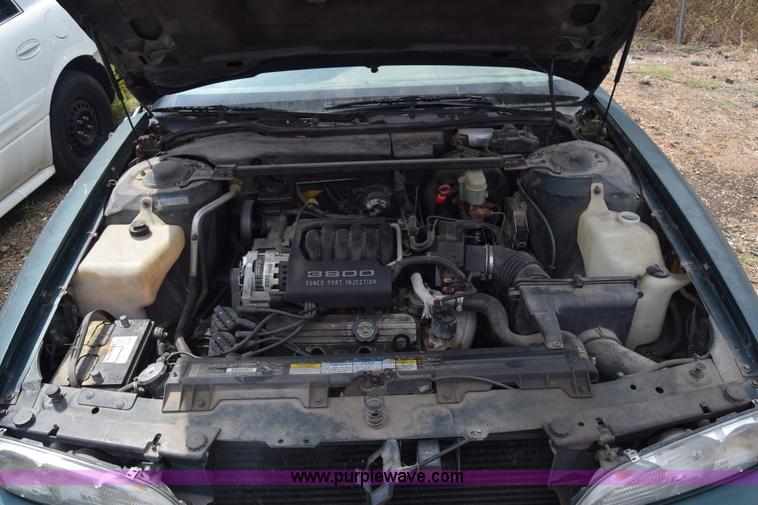 image for item J7779 1994 Pontiac Bonneville SE