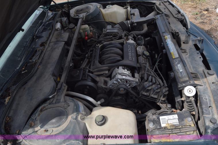 image for item J7779 1994 Pontiac Bonneville SE