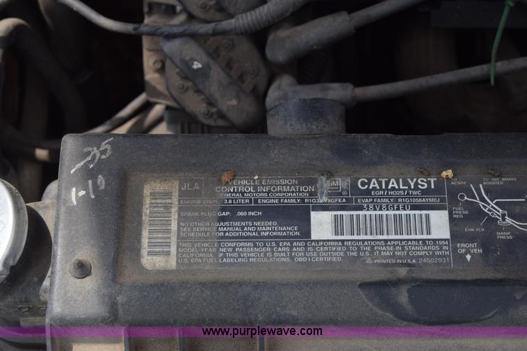 image for item J7779 1994 Pontiac Bonneville SE