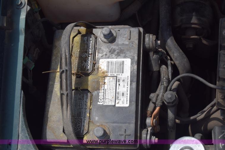 image for item J7779 1994 Pontiac Bonneville SE