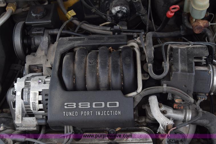 image for item J7779 1994 Pontiac Bonneville SE