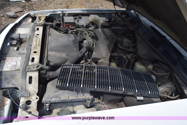 image for item J7780 1991 Lincoln Town Car Signature