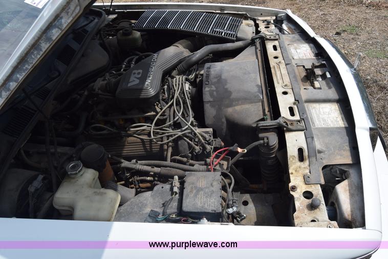 image for item J7780 1991 Lincoln Town Car Signature