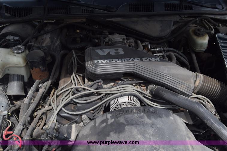 image for item J7780 1991 Lincoln Town Car Signature