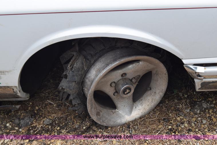 image for item J7780 1991 Lincoln Town Car Signature