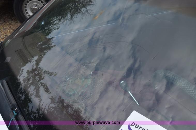 image for item J7780 1991 Lincoln Town Car Signature