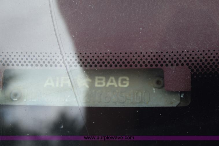 image for item J7780 1991 Lincoln Town Car Signature