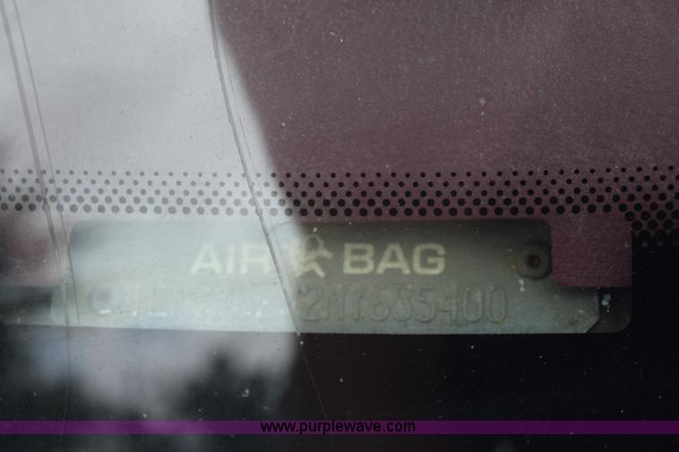 image for item J7780 1991 Lincoln Town Car Signature