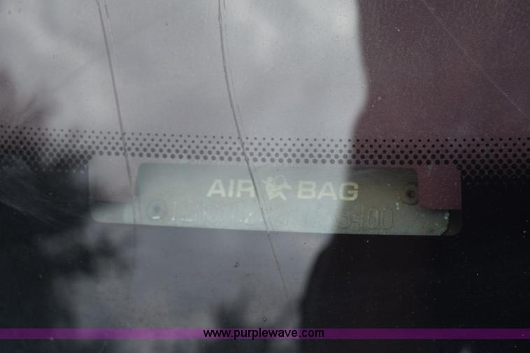 image for item J7780 1991 Lincoln Town Car Signature