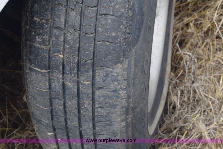 image for item J7780 1991 Lincoln Town Car Signature