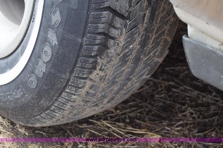 image for item J7780 1991 Lincoln Town Car Signature