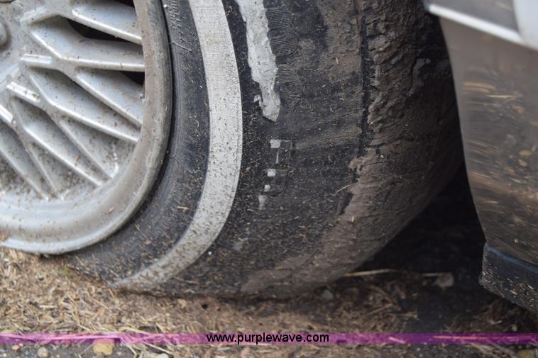 image for item J7780 1991 Lincoln Town Car Signature