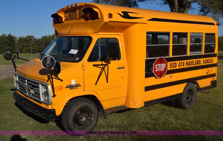 image for item J8004 1991 Chevrolet G30 school bus