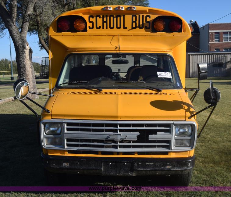 image for item J8004 1991 Chevrolet G30 school bus