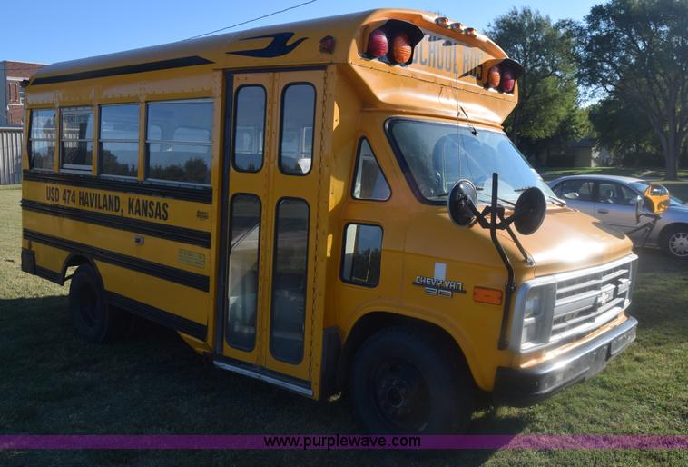 image for item J8004 1991 Chevrolet G30 school bus