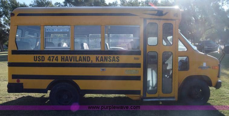 image for item J8004 1991 Chevrolet G30 school bus