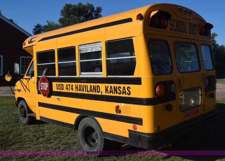 image for item J8004 1991 Chevrolet G30 school bus