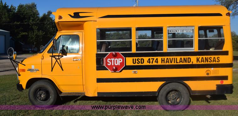 image for item J8004 1991 Chevrolet G30 school bus