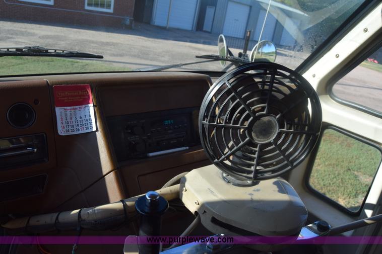 image for item J8004 1991 Chevrolet G30 school bus