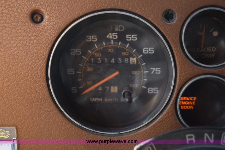 image for item J8004 1991 Chevrolet G30 school bus