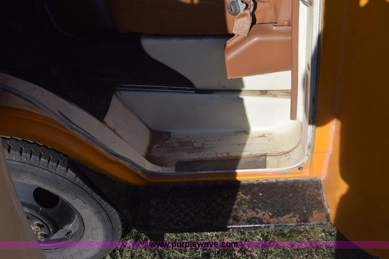 image for item J8004 1991 Chevrolet G30 school bus