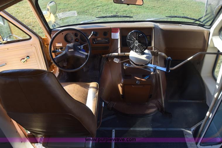 image for item J8004 1991 Chevrolet G30 school bus