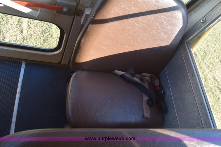 image for item J8004 1991 Chevrolet G30 school bus