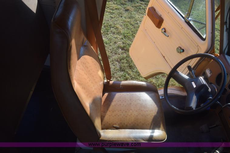 image for item J8004 1991 Chevrolet G30 school bus