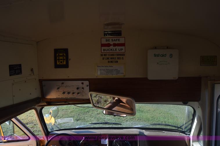 image for item J8004 1991 Chevrolet G30 school bus