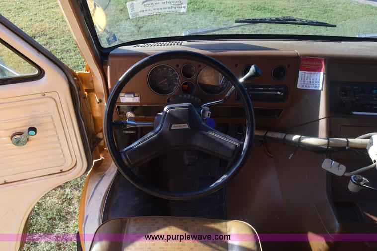 image for item J8004 1991 Chevrolet G30 school bus