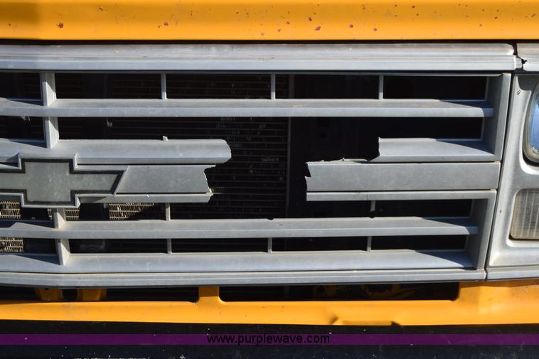 image for item J8004 1991 Chevrolet G30 school bus