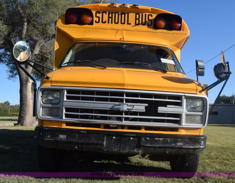 image for item J8004 1991 Chevrolet G30 school bus