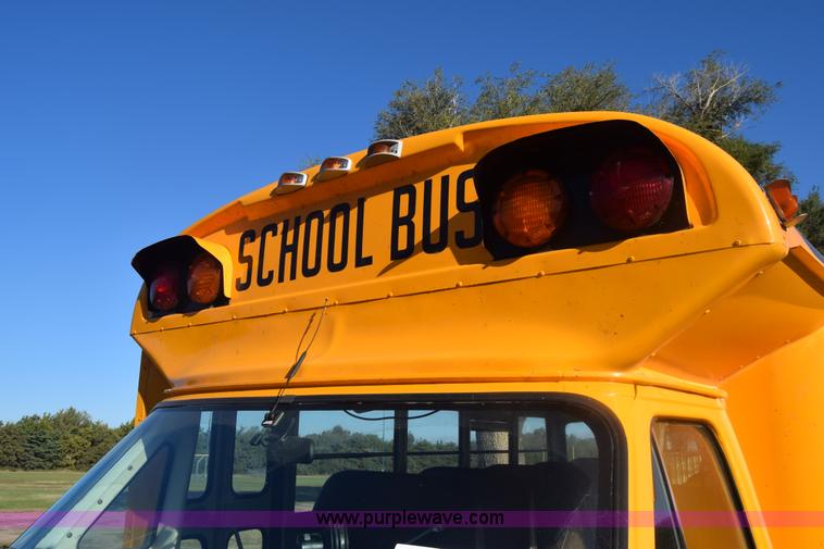 image for item J8004 1991 Chevrolet G30 school bus