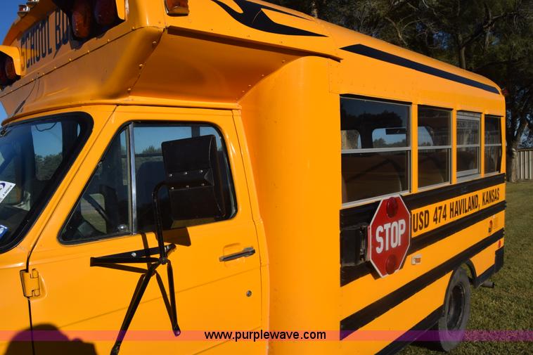image for item J8004 1991 Chevrolet G30 school bus