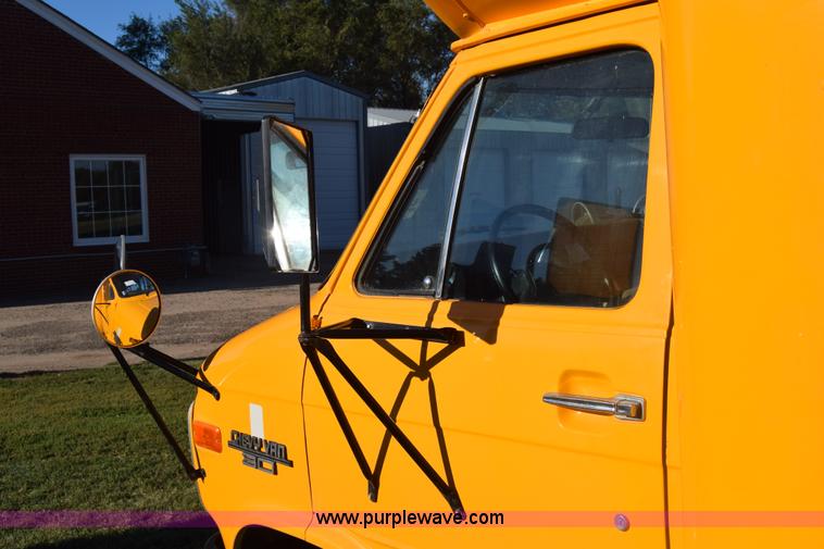 image for item J8004 1991 Chevrolet G30 school bus