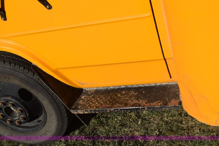 image for item J8004 1991 Chevrolet G30 school bus