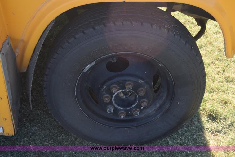 image for item J8004 1991 Chevrolet G30 school bus