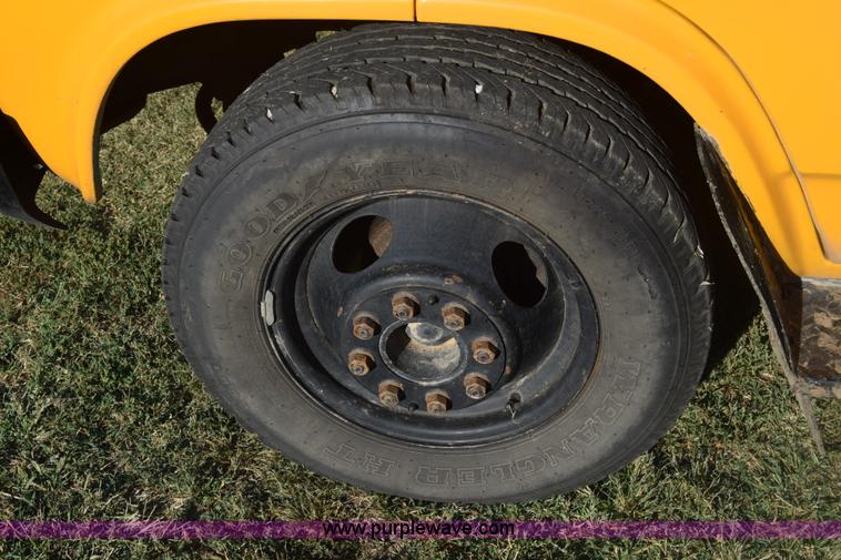 image for item J8004 1991 Chevrolet G30 school bus