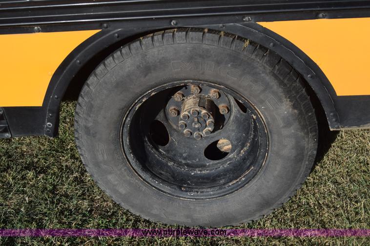 image for item J8004 1991 Chevrolet G30 school bus