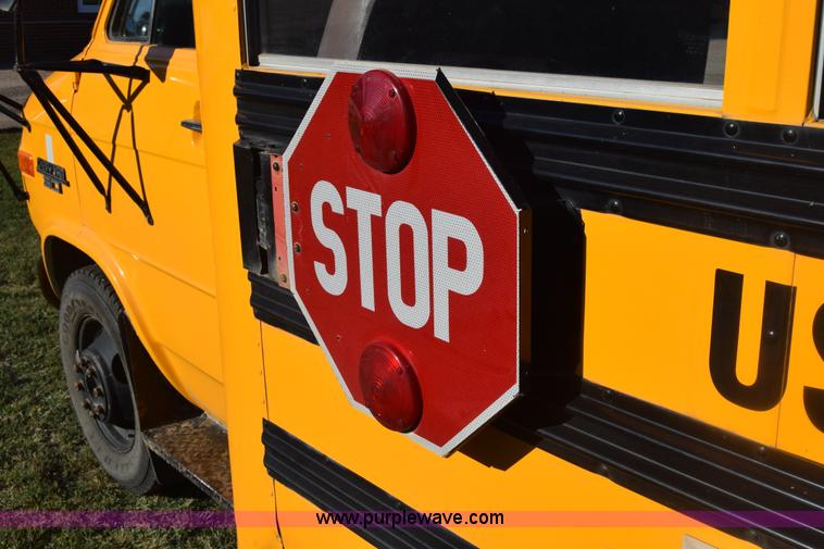 image for item J8004 1991 Chevrolet G30 school bus