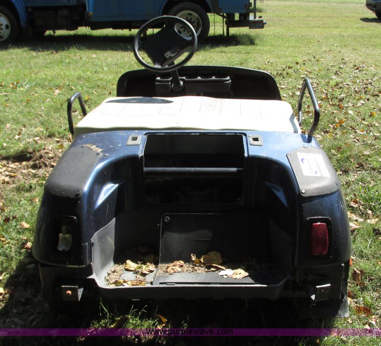 image for item J8710 Yamaha golf cart