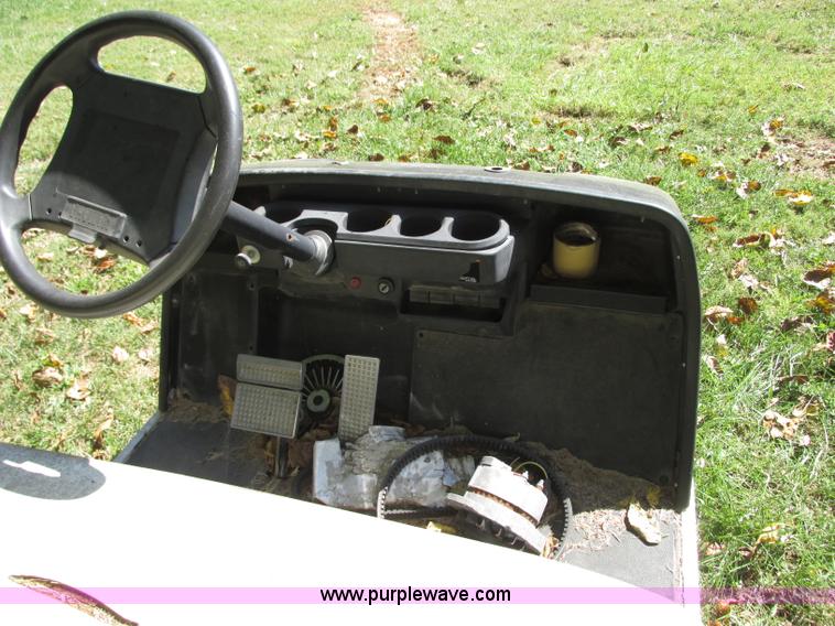 image for item J8711 Yamaha golf cart