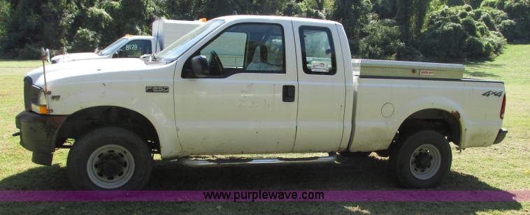 image for item J8712 2002 Ford F250 Super Duty XL SuperCab pickup truck