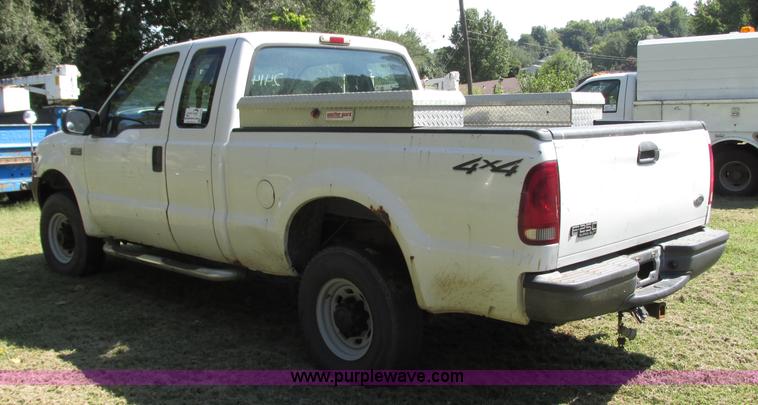 image for item J8712 2002 Ford F250 Super Duty XL SuperCab pickup truck