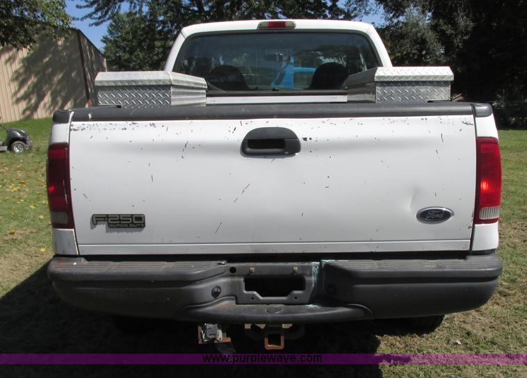 image for item J8712 2002 Ford F250 Super Duty XL SuperCab pickup truck